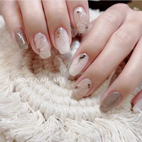 Nail Art Pengantin, Brown And Cream Nails, Nail Art Cream, Engagement Nail Art, Baju Wedding, Cream Nail Art, Elegant Touch Nails, Engagement Nails, Minimal Nails Art