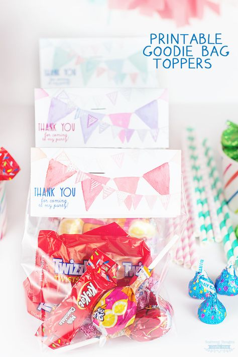 Free Printable for your Birthday Party: Thank you Printable Goodie bag toppers. Birthday Party Goodie Bags, Candy Bag Toppers, Birthday Treat Bags, Wedding Party Bags, Favor Bag Toppers, Toppers Diy, Birthday Goodie Bags, Treat Toppers, Birthday Treat