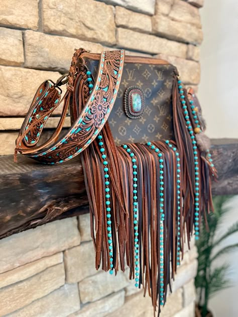 Western Bags Purses, Fringe Crossbody Purse, Western Bag, Country Hats, Cowgirl Accessories, Western Purses, Tooled Leather Purse, Cute Country Outfits, Western Accessories