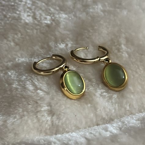 I Made These Earrings And Material Is Stainless Steel. They Have A Green Shining Stone. The Color Is Gold. Overall Size Is An Inch. Vintage Bead Earrings, Gold Jewelry Green, Colorful Gold Earrings, Womens Gold Jewelry, Green Earring Stack, Gold Jade Earrings, Jem Earrings, Gold Accessories Aesthetic, Cool Earrings Aesthetic