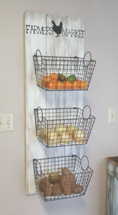 Produce Storage, Kabinet Dapur, Small Kitchen Decor, Market Basket, Basket Wall Decor, Rustic Kitchen Decor, Farmhouse Style Kitchen, Rustic Wall Decor, Wire Baskets