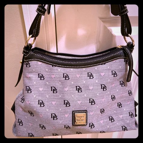 Dooney And Bourke Purse Brand New! Gray Fabric With Black Leather Detail. Widest Point At Bottom Measures Approximately 13 Inches. Strap Approximately 15 Inches From End To End. Retail Value 198. Vintage Dooney Bourke Handbags, Dooney And Burke, Purse Outfit, Purse Brands, Leather Detail, Gray Fabric, Dooney And Bourke, Dooney Bourke Handbags, Dooney & Bourke Bags