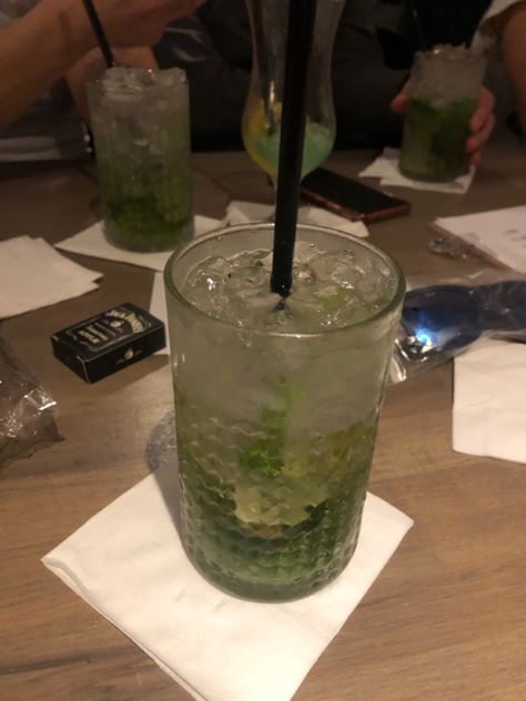 Mojito Aesthetic Night, Mojitos Aesthetic, Mojito Aesthetic, Mojito Drinks, Mojito Bar, 2024 Diary, Mojito Drink, Coctails Recipes, Mojito Cocktail