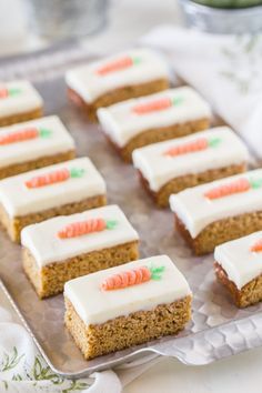 Carrot Cake Bars With Cream Cheese Frosting - moist, sweet and perfectly spiced! Bars With Cream Cheese Frosting, Bars With Cream Cheese, Carrot Cake Bars, Cream Cheese Bars, Bar Cake, Desserts Ideas, Healthy Easter, Mini Torte, Cheese Bar