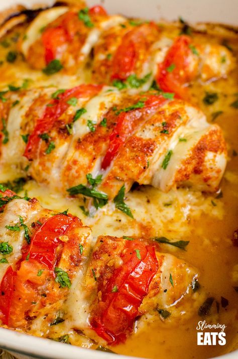 Recipes With Tomatoes, Chicken And Tomatoes, Hasselback Chicken, Tomato And Mozzarella, Yummy Chicken, Mozzarella Chicken, Tomato Mozzarella, Diet Meals, Healthy Teas