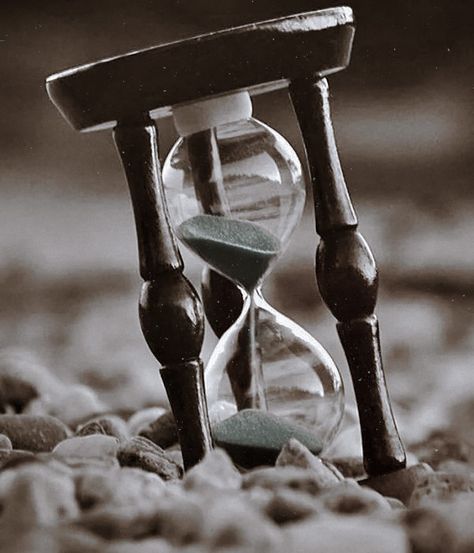 Aesthetic Clock Pictures, Bruno Madrigal Aesthetic, Journaling Themes, Winter Guardian, Kenny Ackerman, Raistlin Majere, Bruno Madrigal, Time Aesthetic, Sand Clock