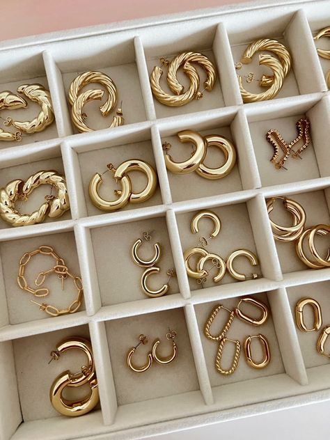 Golden hoops from ALV Jewels Christmas Wishlist For Teens, Preppy Jewelry, Jewelry Accessories Ideas, Classy Jewelry, Jewelry Essentials, Hoop Earring Sets, Jewelry Lookbook, Girly Jewelry, Jewelry Inspo