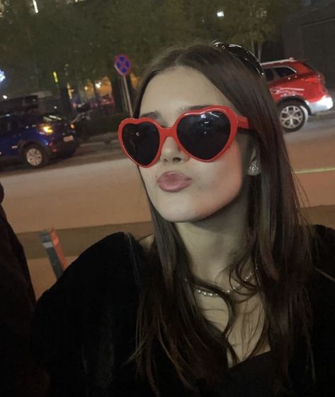 Lana Del Rey Sunglasses, Heart Sunglasses Outfit, Heart Sunglasses Aesthetic, Aesthetic Lana Del Rey, Lana Del Rey Aesthetic, Sunglasses Aesthetic, Rey Aesthetic, Aesthetic Heart, Heart Shaped Sunglasses