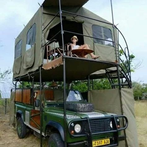 The mother of all roof tent! What do you think? Pls comments. .... Camping Jeep, 1000 Lifehacks, Zelt Camping, Kombi Motorhome, Camping Accesorios, Suv Camping, Jeep Camping, Kombi Home, Roof Tent