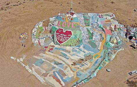 Slab City, Salvation Mountain, Mountain Aesthetic, Gallon Of Paint, Bible Doodling, Hay Bales, California Travel Road Trips, Jesus Saves, Joshua Tree