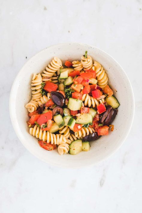 Greek pasta salad is the perfect summer salad! It’s fresh, delicious, easy to make, and a real crowd pleaser! #greek #salad #pasta #recipe #dressing #easy #vegan Greek Pasta Salad Recipe, Greek Pasta Salad, Greek Salad Pasta, Greek Pasta, Salad Pasta, Summer Salad, Greek Salad, Pasta Salad Recipes, Crowd Pleaser