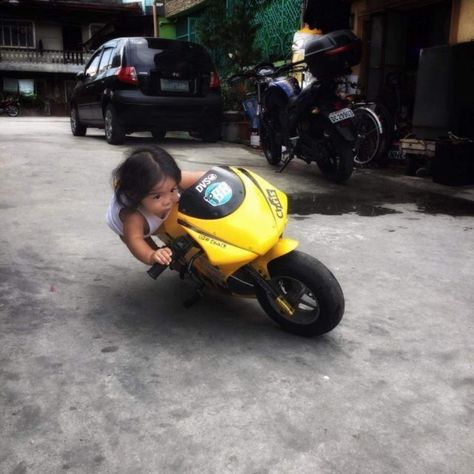 Motorcycle Funny, Motorcycle Aesthetic, Pocket Bike, Anak Manja, Reaction Memes, Milk Supply, Roblox Funny, 웃긴 사진, Funny Reaction Pictures