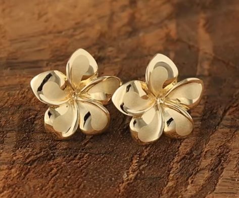 Beautiful light weight daily wear gold earrings designs - Simple Craft Ideas Hawaiian Heirloom Jewelry, Bijoux Art Nouveau, Heirloom Jewelry, Gold Earrings Models, Modern Gold Jewelry, Hawaiian Jewelry, Heirlooms Jewelry, Mia 3, Discount Jewelry