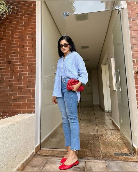 Pink Heels Work Outfit, Red Bag Outfit Summer, Red Ballerina Shoes Outfit, Red Ballerinas Outfit, Red Flats Outfit, Heels Work Outfit, Red Shoes Outfit, Flat Shoes Outfit, Red Ballerinas