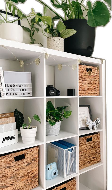 Ikea Kallax Styling Ideas, Decorating Cubby Shelves, Cube Shelf Decor Office, Cube Shelf Decor Aesthetic, 3x3 Cube Shelf Ideas, Decorate Cube Shelves, Cube Unit Decor, Kallax Shelf Decor, Ikea Box Shelf Cubes Ideas