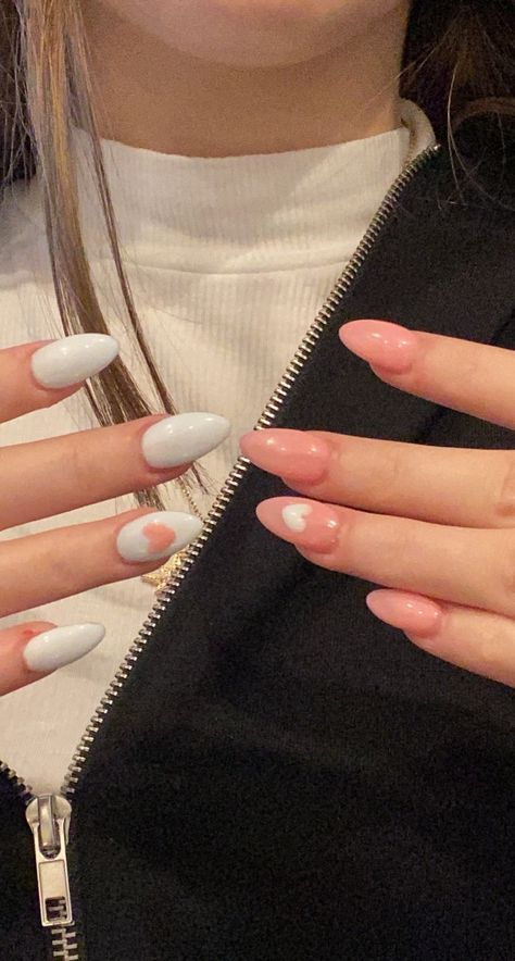 White And Pink Heart Nails, Small Nail Inspo Aesthetic, Uñas Aesthetic 2022, Matching Acrylic Nails For Best Friends, Trendy White Nails, Soft Girl Nails, Shrek Nails, Matching Nails With Best Friend, Lemon Nails