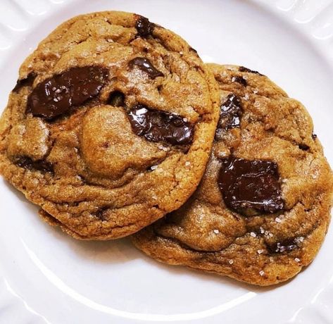 Made fresh to order , double chocolate brown butter cookies- my grandmother's famous secret recipe, fresh high quality and organic ingredients only. Every box comes in a pack of 6, shipped same day plus sealed for freshness. Brown Butter Cookies, Sugary Food, Butter Cookie, Edible Food, Sweet Snacks Recipes, Fun Baking Recipes, Cute Desserts, Secret Recipe, Double Chocolate