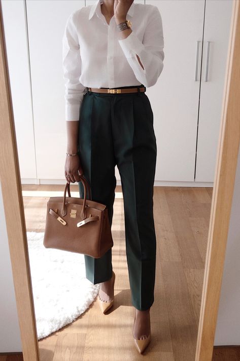 Green Trousers Outfit, Corporate Baddie, White Shirt Outfits, Full Outfits, Look Office, Work Flow, Classic White Shirt, Business Outfits Women, Casual Outfit Inspiration