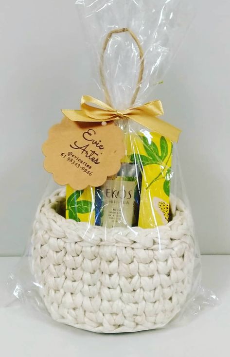 Cute gift basket 😋⠀⁠ .⁣⠀⁠ .⁣⠀⁠ ⁣.⁣⠀⁠ .⠀⁠ 📸@evieartes .⠀⁠ .⠀⁠ #foxyyarnco #tshirtyarn #accessories #knitting #handmade #yarn #knit #yarnaddict #crocheting #crochetaddict #knittingaddict #yarnlove #yarnhoarder #crochetlove Yarn Baskets, Handmade Yarn, Knit Basket, T Shirt Yarn, Crochet Basket, Gift Hampers, Yarn Art, Crochet Gifts, Cute Gift