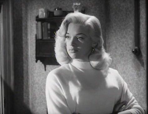 Diana Dors in Gordon Parry's Tread Softly Stranger (1958) Adut Akech, Diana Dors, Vintage Hollywood Glamour, Mob Wife, Classic Actresses, The Embrace, Old Hollywood Glamour, Pose Reference Photo, Famous Women