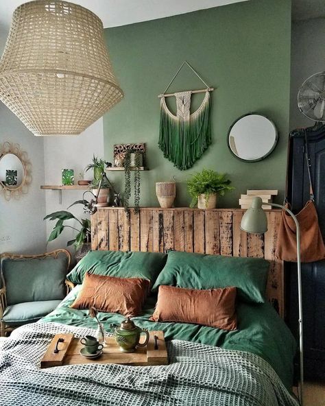 Bohemian Bedrooms, Bohemian Bedroom Design, Green Bedroom Decor, Green Accent Walls, Earthy Bedroom, Bedroom Wall Colors, Stil Boho, Bohemian Bedroom Decor, Boho Bedroom Decor