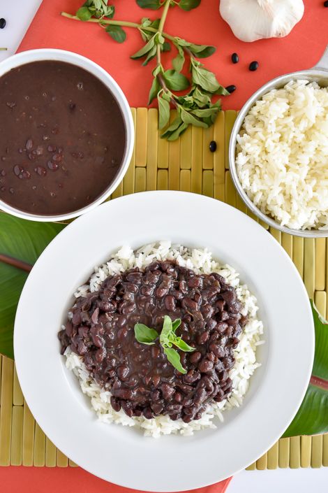 Essen, Nicaraguan Rice, Black Beans Slow Cooker, Beans Slow Cooker, Plantain Soup, Nicaragua Food, Cranberry Curd, Nicaraguan Food, Curd Tart