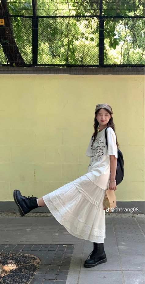 Spring Japanese Fashion, White Coquette Outfit, Monochrome White Outfit, Dress Over Skirt, White Long Skirt Outfit, Tacky Fashion, Dress Outfits Aesthetic, Japan Clothing, How To Have Style