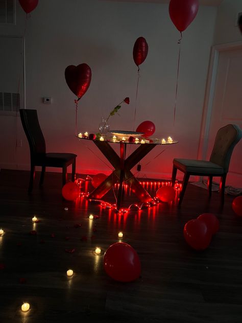 Anniversary Dinner Decorations At Home, Romantic Date Decoration, Vday Dinner At Home, Candle Date Night At Home, Candle Romantic Night, Birthday Date Ideas For Him At Home, Proposal Ideas Home, Dinner Proposal Ideas, Engagement Proposal Ideas At Home