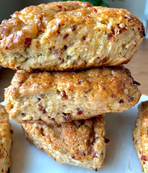 Maple Bacon Scones – The Bitchin Chef Maple Bacon Scones, Bacon Scones, Savory Scones Recipe, Breakfast Scones, Scones Recipe Easy, Homemade Scones, Pancakes And Bacon, Savory Scones, Maple Bacon