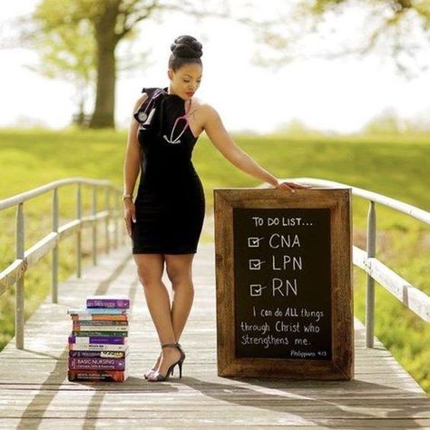 Nursing School Graduation Pictures, Masters Graduation Pictures, Nursing School Graduation Party, Nursing Graduation Pictures, Masters Graduation, Nurse Photos, College Graduation Photoshoot, Nurse Party, Medical School Graduation