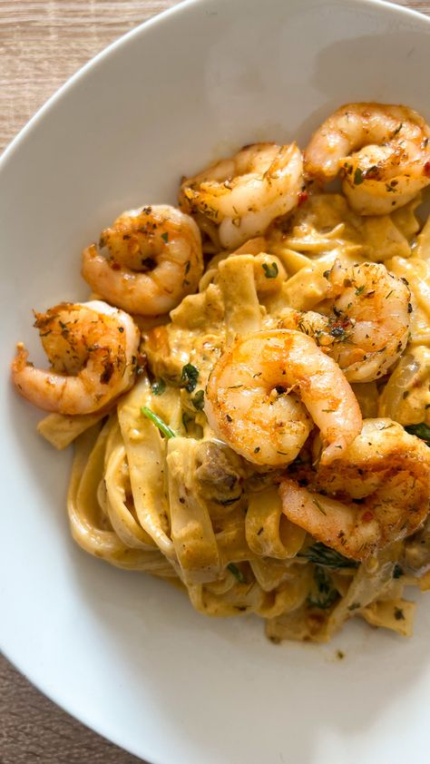 Close up shot of seafood tagliatelle with grilled prawns Dinner For One Aesthetic, Pasta And Prawns, Tagliatelle Seafood, Prawns Aesthetic, Prawn Carbonara, Essen Aesthetic, Dinner Ideas Aesthetic, Prawns Pasta, Seafood Tagliatelle