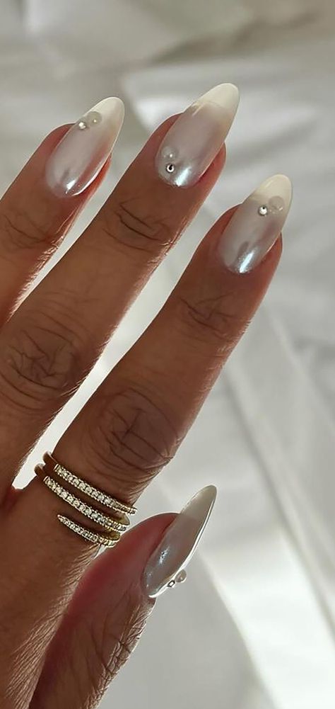 15 White Chrome Nail Ideas That'll Take You From the Beach to the Office Fun Bridal Nails, Office Nails, Chrome Manicure, White Chrome Nails, Engagement Nails, Manicure Nail Designs, Fancy Nails Designs, Instagram Nails, Bridal Nails