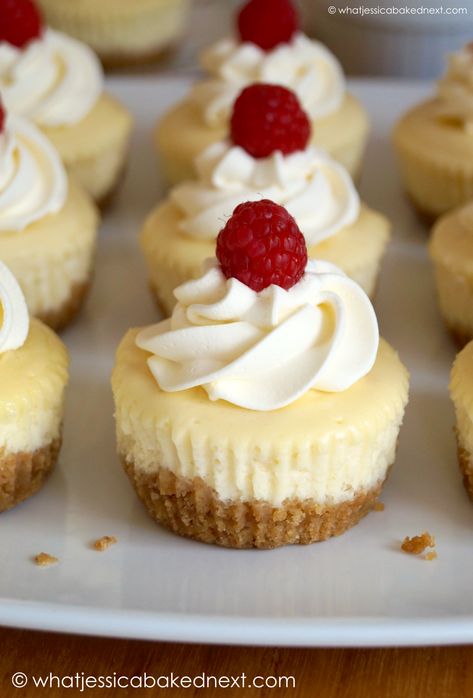 British Cakes, Lemon Cheesecakes, Blueberry Sauce Recipe, Mini Lemon Cheesecakes, Lemon Mascarpone, Lemon Cheesecake Recipes, Lemon Cheese, Mini Cheesecake Recipes, Cheesecake Toppings