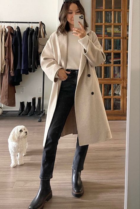 Semi Formal Old Money Outfits, Tan Wool Coat Outfit, Nude Coat Outfit, Beige Coat Outfit Winter, Cream Puffer Jacket Outfit, Beige Coat Outfit, Eurotrip Outfits, Worst Outfits, Coat Outfit Casual