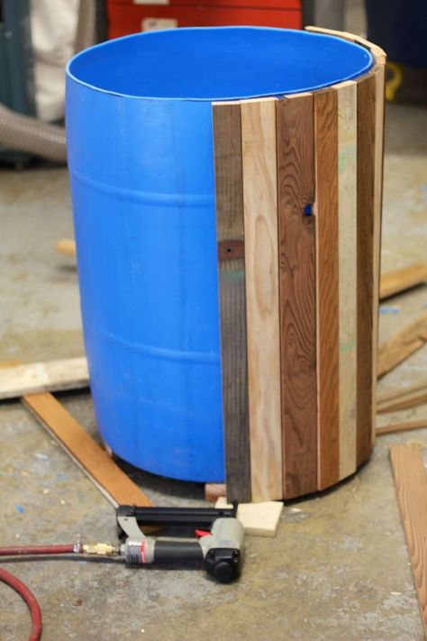 Reclaimed wood transforms a blue barrel (or ugly plastic pot) into a beautiful planter. Drum Planters, Kolam Koi, Planters Garden, 55 Gallon Drum, نباتات منزلية, Barrel Planter, 55 Gallon, Rain Barrel, Kraf Diy