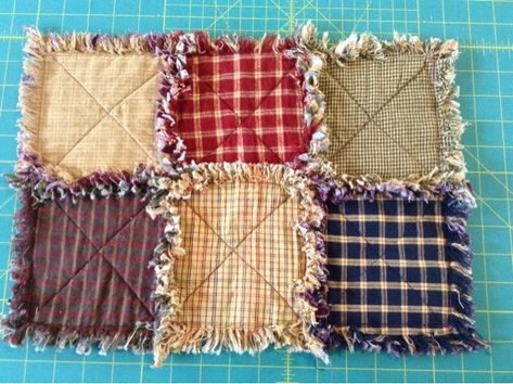 Mrs P's Amherst, Nova Scotia: Rag quilt...perfect for beginners!... Flannel Rag Quilts, Rag Quilt Tutorial, Rag Quilt Patterns, Patchwork Table Runner, Place Mats Quilted, Homespun Fabric, Candle Mat, Quilted Table Runners, Diy Quilt