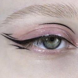 Eyeliner Pictures, Different Eyeliner, Eyeliner Style, Eyeliner Inspo, Different Eyeliner Styles, Different Types Of Eyes, Eyeliner Shapes, Soft Eye Makeup, Eyes Eyeliner