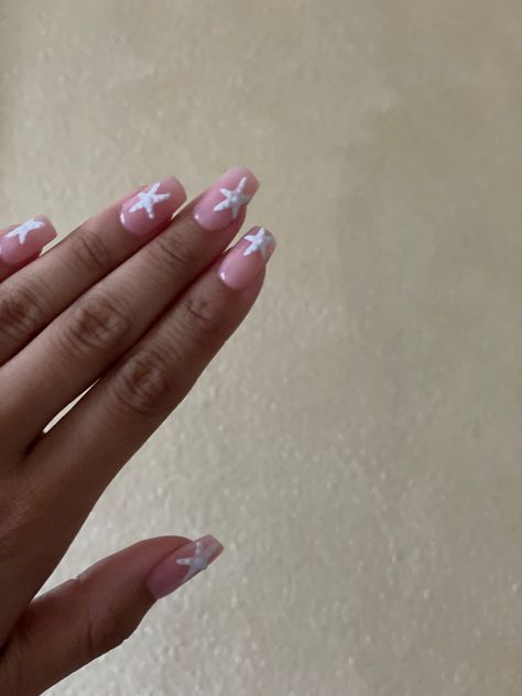 Nail Inspo Not French Tip, White Starfish Nails, Starfish Nails Design, Summer Bday Nails, Summer Nails Starfish, Nails With Starfish, Star Fish Nails, Nail Inspo Birthday, Starfish Nail Art