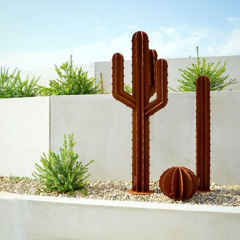 Diy Cactus Sculpture, Metal Cactus Garden, Animal Metal Art, Cactus Installation, Cactus Interior Design, Metal Garden Sculptures, Piscine Design, Contemporary Sculpture Art, Wood Cactus