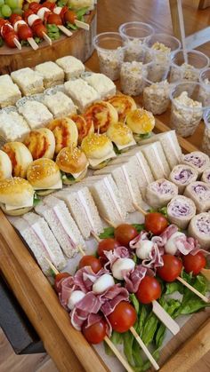 Vegetarian Wedding, Finger Food Catering, Amazing Food Platters, Birthday Lunch, Party Sandwiches, Party Food Buffet, Catering Ideas Food, Charcuterie Inspiration, Party Food Platters