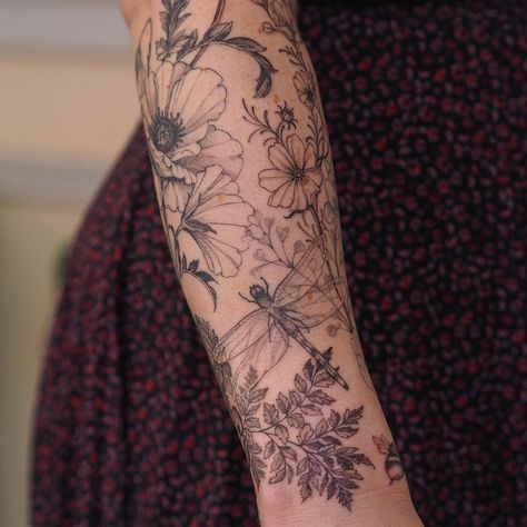 Flower Patch Sleeve Tattoo, Garden Half Sleeve Tattoos For Women, Mandala Wildflower Tattoo, Filler Nature Tattoos, Graden Sleeve Tattoo, Nature Upper Arm Tattoo, Garden Half Sleeve Tattoo, Flower Patchwork Sleeve Tattoo, Vine With Flowers Tattoo Sleeve