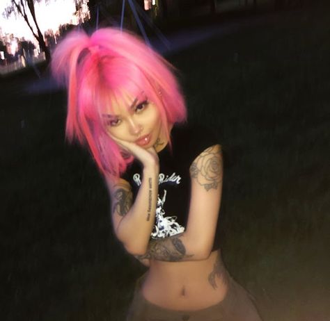 Depop Profile Pic, Hot Pink Hair Black Women, Pink Hair Baddie Outfit, Pink Hair Baddie, Hot Pink Pfp, Dark Pink Hair Aesthetic, Pink Hair Grunge, Pink Hair Outfit, Pink Hair Black Women