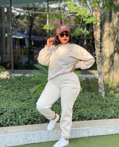 Ceo Outfit, Well Dressed Women Classy, Exercise Outfits, Airport Fit, Curvy Casual Outfits, Winter Travel Outfit, Trendy Outfits Winter, African Fashion Women Clothing, Everyday Fashion Outfits