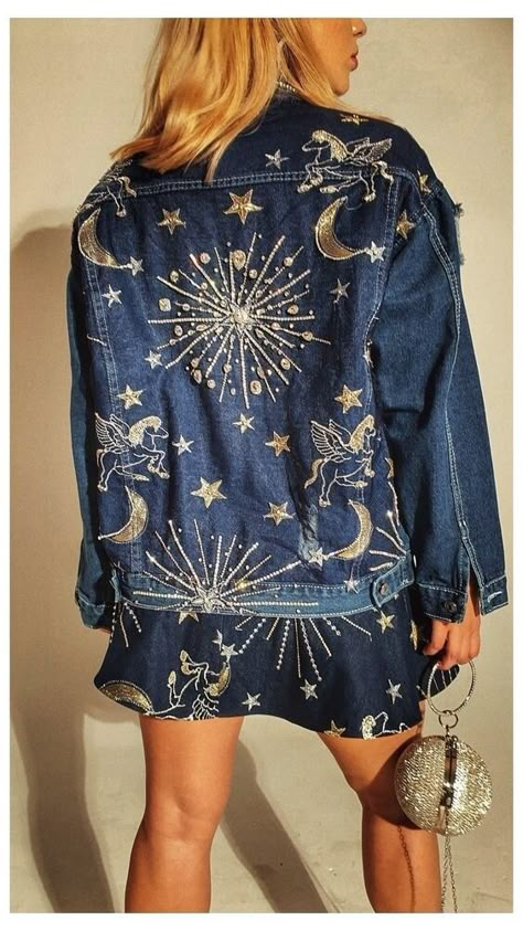 Dark Blue Denim Jacket Outfit, Blue Denim Jacket Outfit, Embroidery Jeans Jacket, Denim Jacket Embroidery, Dark Blue Denim Jacket, Denim Jacket Outfit, Diy Jacket, Embellished Denim, Denim Diy