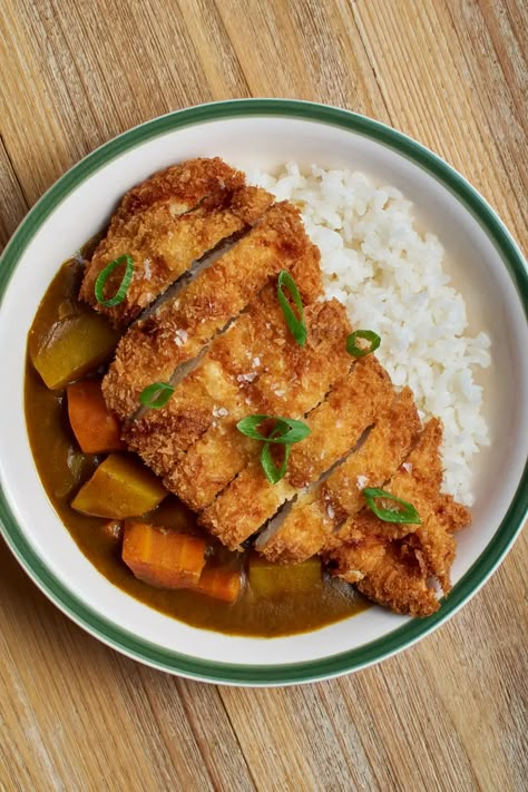 Japanese Katsu Curry, Japanese Chicken Katsu, Katsu Curry Recipe, Japanese Katsu, Chicken Katsu Recipes, Katsu Curry Recipes, Braised Chicken Breast, Chicken Katsu Curry, Japanese Beef