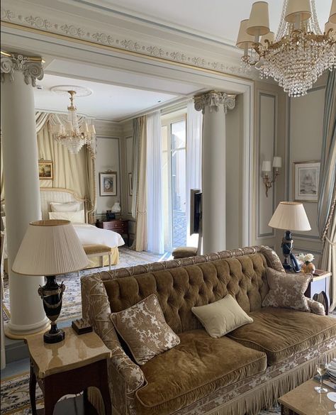 Fancy Apartment, The Ritz Paris, Architecture Antique, Paris Rooms, Paris Bedroom, Ritz Paris, Shabby Chic Sofa, French Apartment, Elegant Living Room Decor