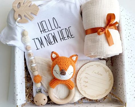 New Baby Gift Basket, Fuchs Baby, Box Regalo, Newborn Gift Boxes, Unisex Baby Gifts, Cadeau Baby Shower, Baby Hamper, Box Baby, Baby Gift Box