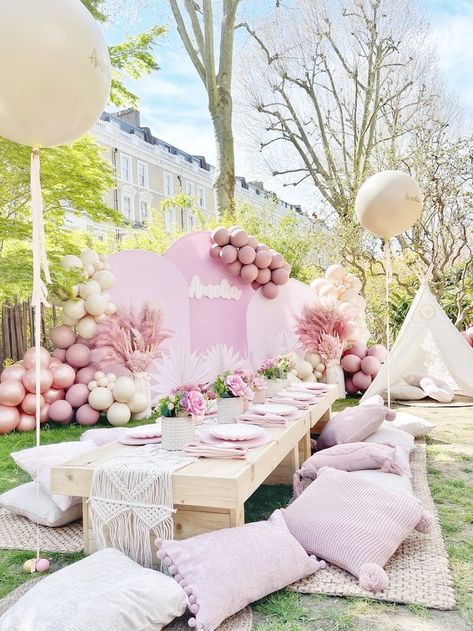 Such a sensational Spring Boho Birthday Party by Carl Jackson of The Bubbles Crew, out of Kensington, London! Showcasing a darling pink + neutral colored color palette and decked out with the sweetest decor, this event is one to see! So scroll on and be sure to spot these favorite details around the block: Pink Panel Backdrop Low-seated Natural-colored Wood Table Macrame Table Runner Scallop Plate Table Settings Color-coordinated Balloon Garlands The post Spring Boho Birthday Party appeared firs Spring Birthday Party, Backyard Birthday Parties, 1st Birthday Girl Decorations, Picnic Birthday Party, Boho Birthday Party, Outdoors Birthday Party, Backyard Birthday, Birthday Party Set, Outdoor Birthday