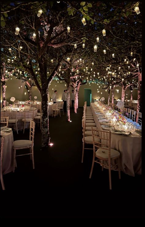 luxury wedding venue with lights, dinner tables and flowers Fancy Banquet Aesthetic, Charity Events Aesthetic, Events Manager Aesthetic, Event Management Job Aesthetic, Attending Events Aesthetic, Business Events Aesthetic, Fancy Event Aesthetic, Party Planner Aesthetic Job, Business Event Aesthetic