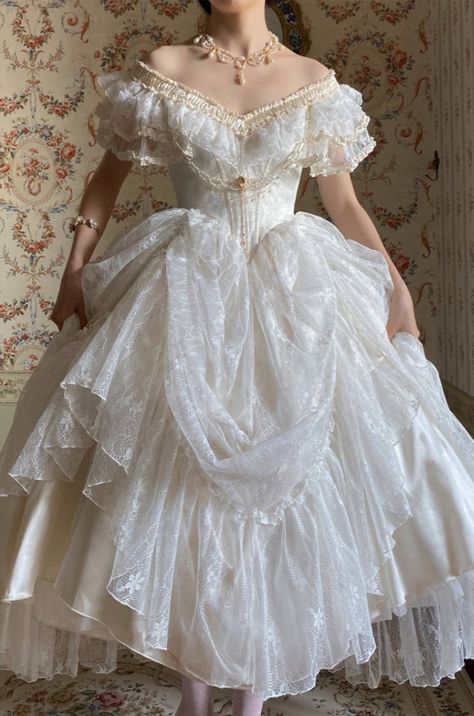 【-Romantic Ruffles-】 Vintage Classic Lolita OP Dress Set

◆ Shopping Link >>> https://lolitawardrobe.com/romantic-ruffles-vintage-classic-lolita-op-dress-set_p7821.html White Victorian Ballgown, Romantic Era Dress, Cocktail Dress Debut, White Victorian Outfit, White Dress Victorian, Old Prom Dresses, Dollette Dress, Ballroom Dress Gowns, White Victorian Dress